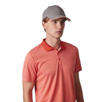 Gorra deportiva con cierre ajustable