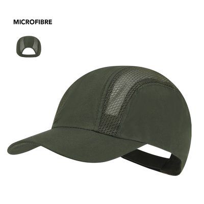 Gorra deportiva con paneles transpirables