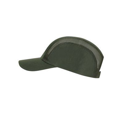 Gorra deportiva con paneles transpirables