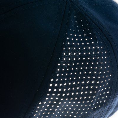 Gorra deportiva ventilada