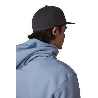 Gorra Flexfit con visera plana