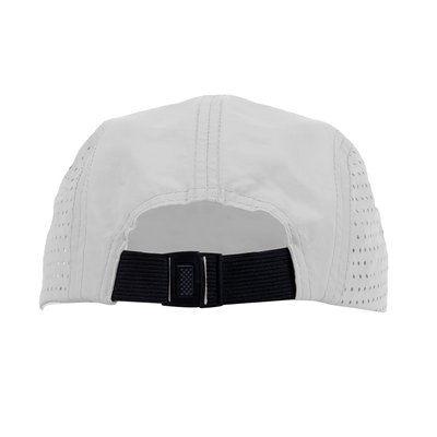 Gorra de microfibra con agujeros