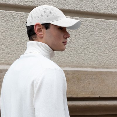 Gorra de microfibra con agujeros