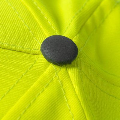 Gorra de poliéster con detalles reflectantes