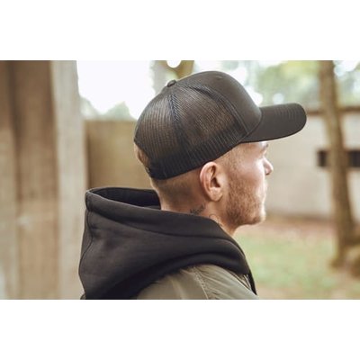 Gorra trucker retro con rejilla