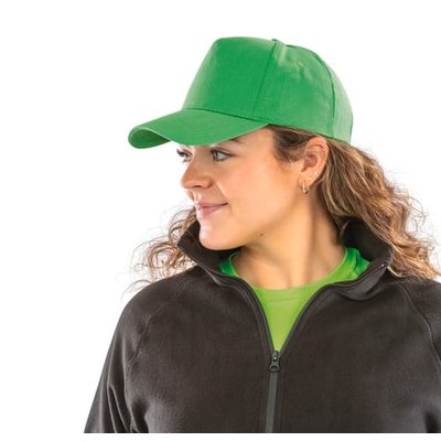 Gorra con visera curva