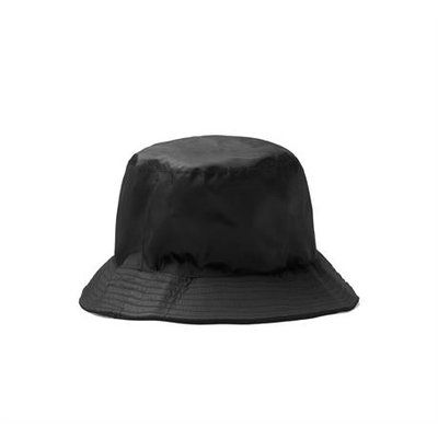 Gorro bob reversible con interior en forro polar