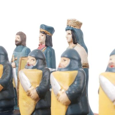 Juego de ajedrez con figuras y organizador
