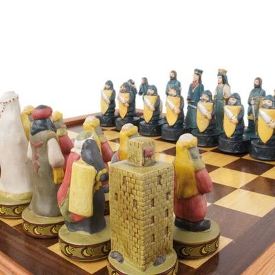 Juego de ajedrez con figuras y organizador