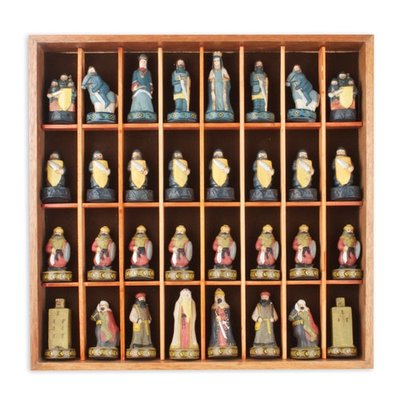 Juego de ajedrez con figuras y organizador