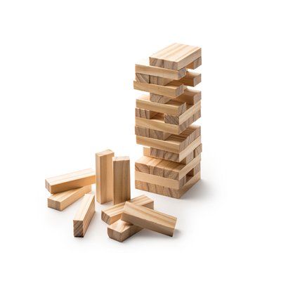 Juego de habilidad con torre de madera