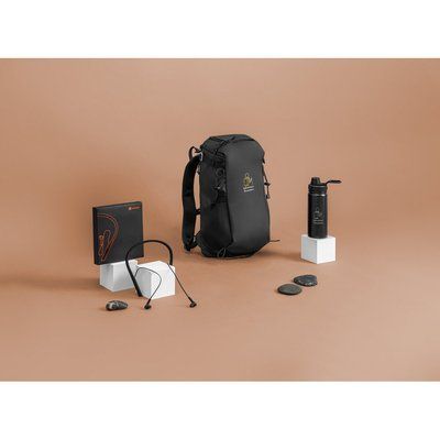 Kit aventura con mochila botella y auriculares