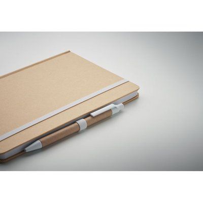 Libreta A5 tapa de cartón y bolígrafo