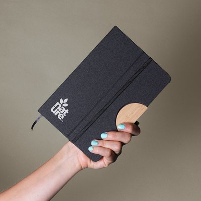 Libreta A5 con tapa RPET y soporte NE