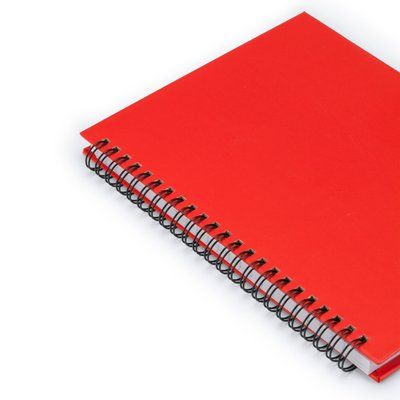 Libreta con espiral y hojas rayadas
