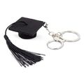 Llavero con birrete de graduación