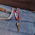 Llavero de aluminio con forma de mosquetón ideal para grabado