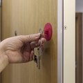 Llavero Moneda Metálico con Ventosa Coche Extraíble