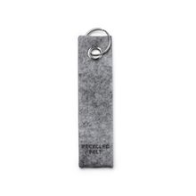 Llavero rectangular de fieltro reciclado Gris