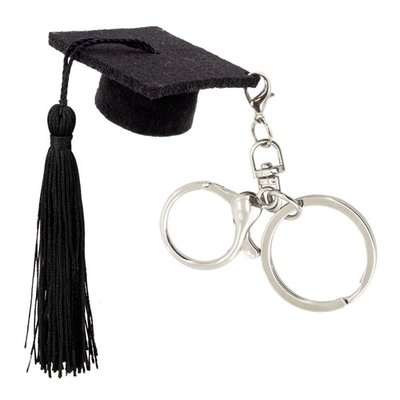 Llavero con birrete de graduación