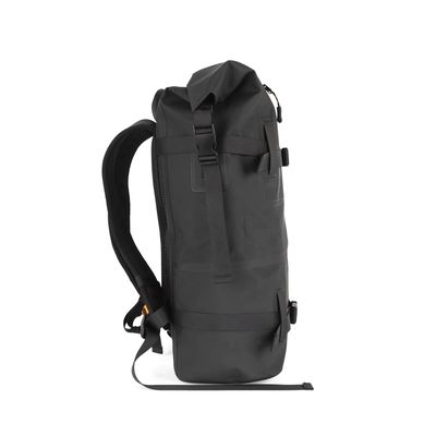 Mochila impermeable con correas de compresión