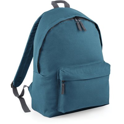 Mochila clásica de diseño atemporal.