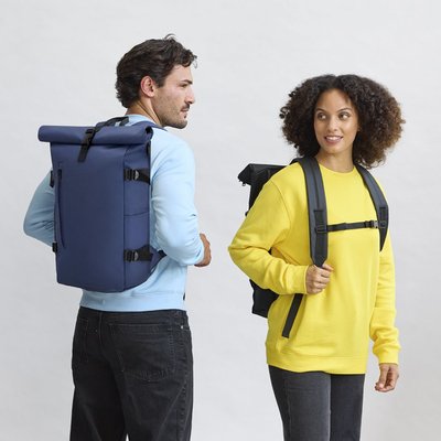 Mochila con cremallera y hebilla