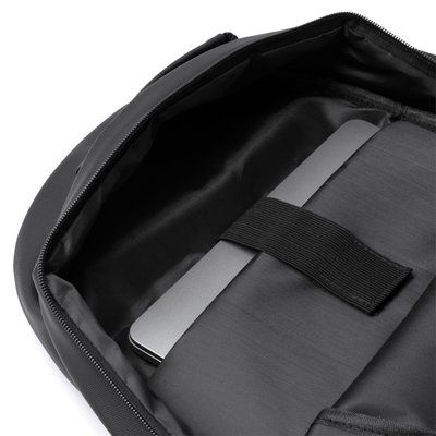 Mochila con detalles reflectantes