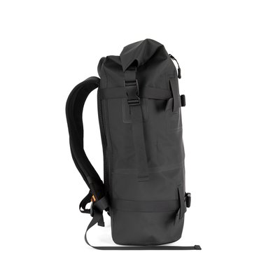 Mochila impermeable con correas de compresión