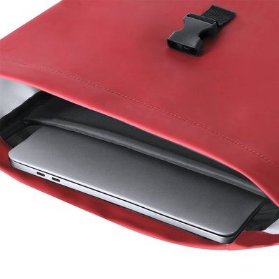 Mochila de suave PU con hebilla y bolsillo frontal