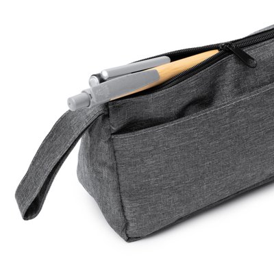 Neceser triangular con bolsillo exterior 300D RPET