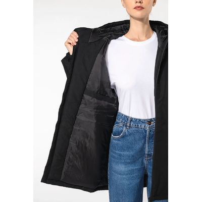 Parka con capucha y tejido hidrófugo