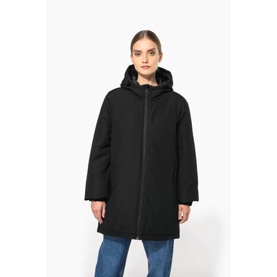 Parka con capucha y tejido hidrófugo