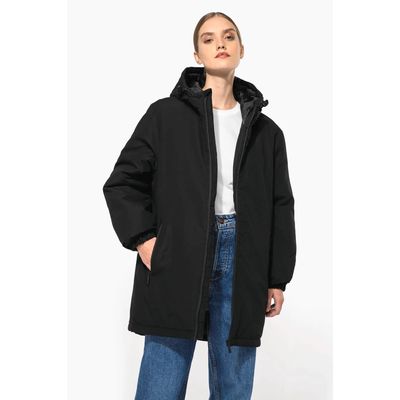 Parka con capucha y tejido hidrófugo