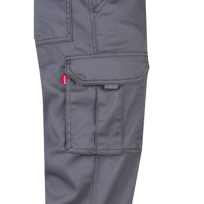 Pantalón multibolsillos elástico y ajustado