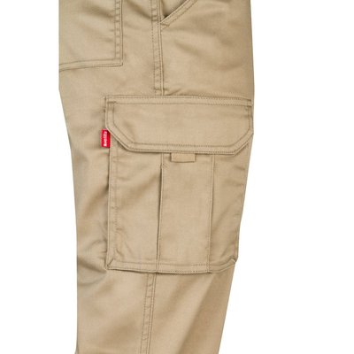 Pantalón multibolsillos elástico y ajustado