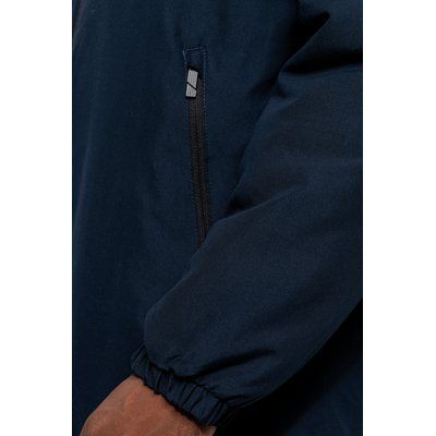 Parka con capucha y tejido hidrófugo