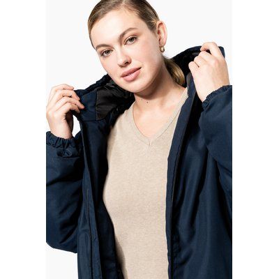Parka con capucha y tejido hidrófugo