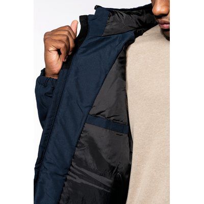 Parka con capucha y tejido hidrófugo