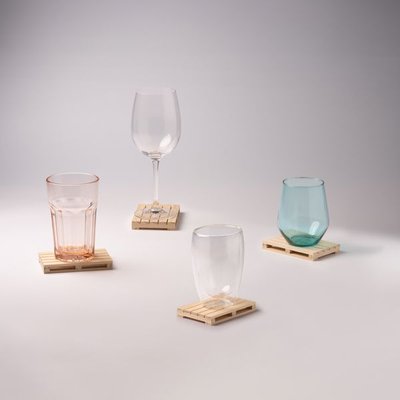 Posavasos de madera con forma de palet
