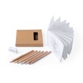 Producto Set con lápices de colores y bloc con dibujos en cartón natural