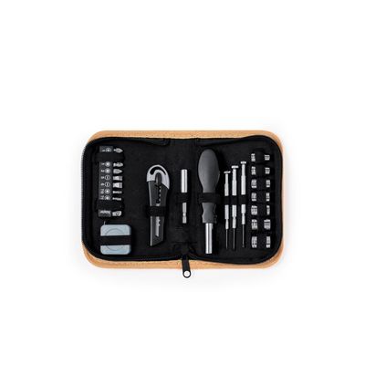 Producto Set de 24 herramientas con estuche corcho