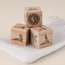 Producto Dados Yoga en Madera de Pino