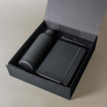 Set office con libreta y botella Negro