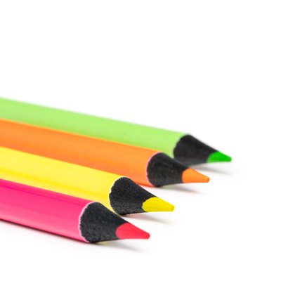 Set de lápices flúor con madera negra