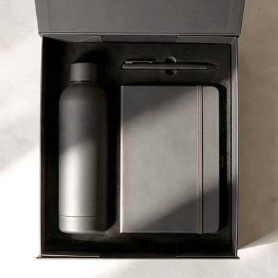 Set office con libreta y botella Negro