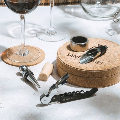 Set de vino con cortacápsulas y recogegotas