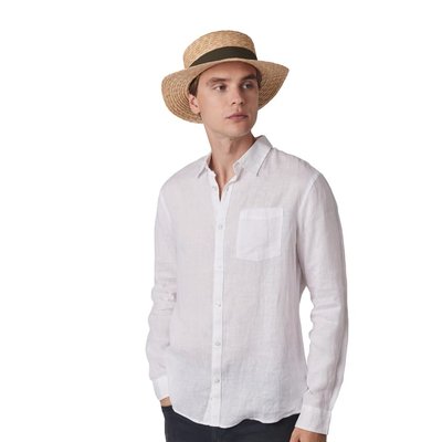 Sombrero de paja con ala grande