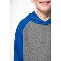 Sudadera infantil bicolor con capucha y bolsillos