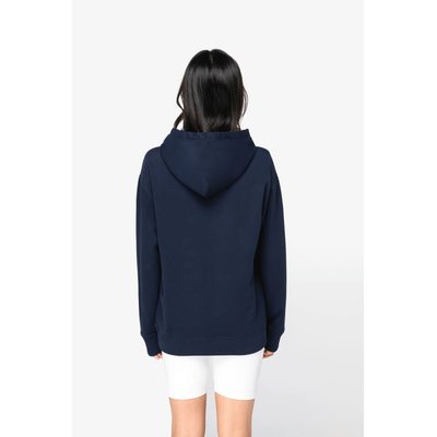 Sudadera orgánica con capucha bolsillo y hombros caídos